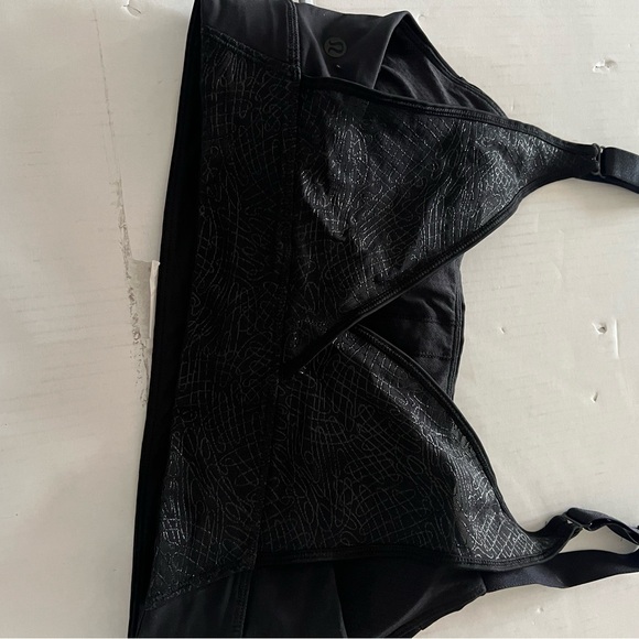 Lululemon sports bra - Picture 2 of 3